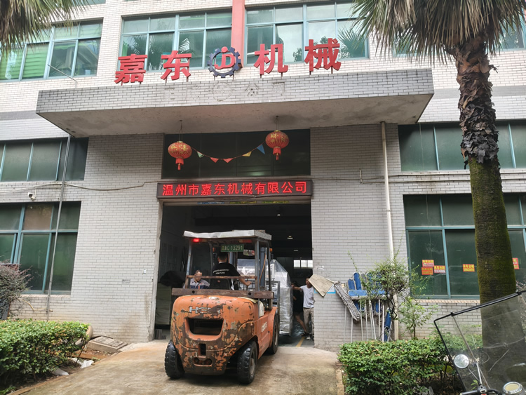 开云·电子(中国)官方网站定制铝箔压纹分切一体机